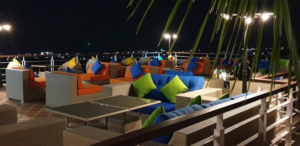 The View Rawada Phuket Hotel Rawai Exterior foto